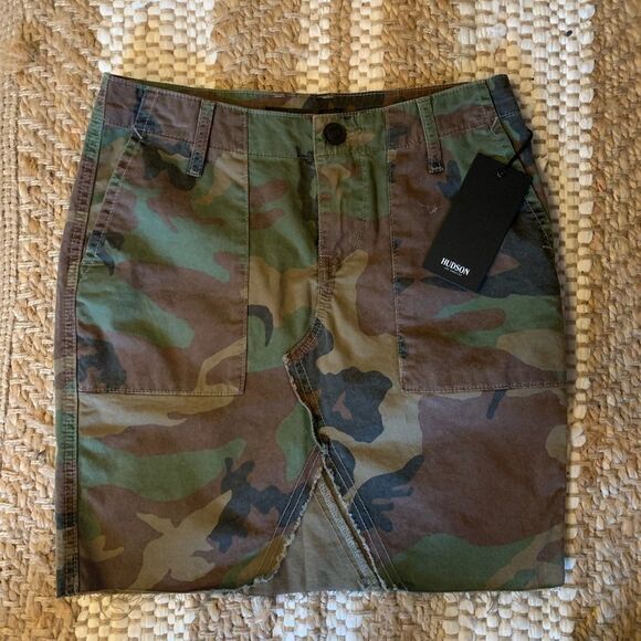 NWT Hudson Camo mini utility skirt. Size 24 - Picture 2 of 7